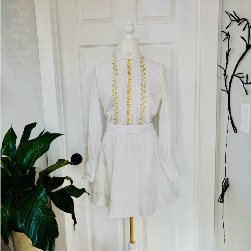 Vintage 70’s Handmade White Floral Embroidered Mini Dress